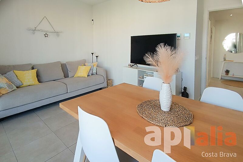 APARTAMENTO SEMI-NUEVO CON PISCINA COMUNITARIA