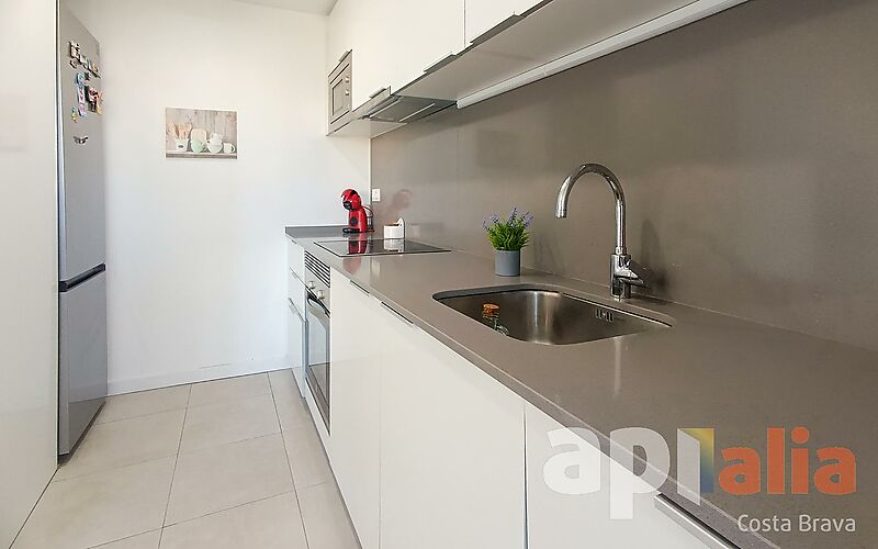 APARTAMENTO SEMI-NUEVO CON PISCINA COMUNITARIA