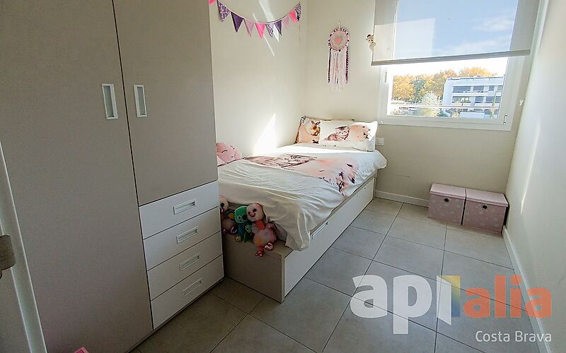 APARTAMENTO SEMI-NUEVO CON PISCINA COMUNITARIA