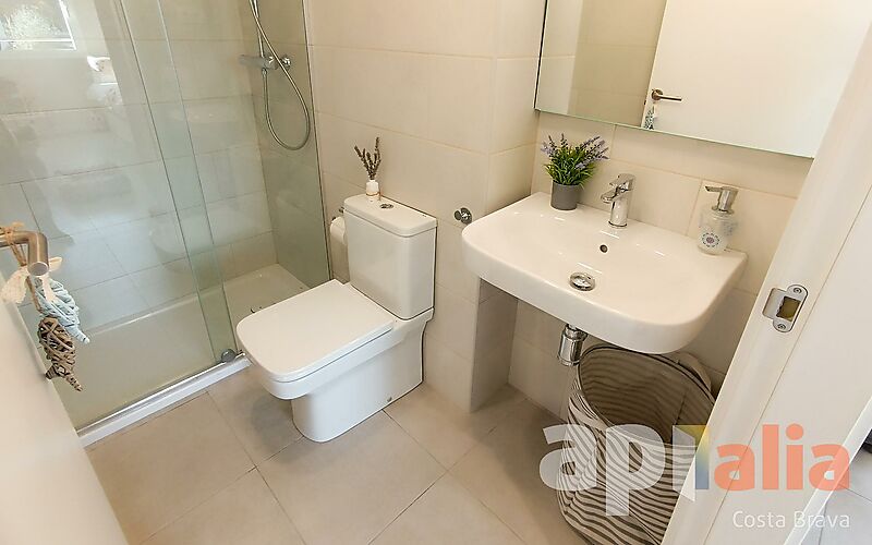 APARTAMENTO SEMI-NUEVO CON PISCINA COMUNITARIA