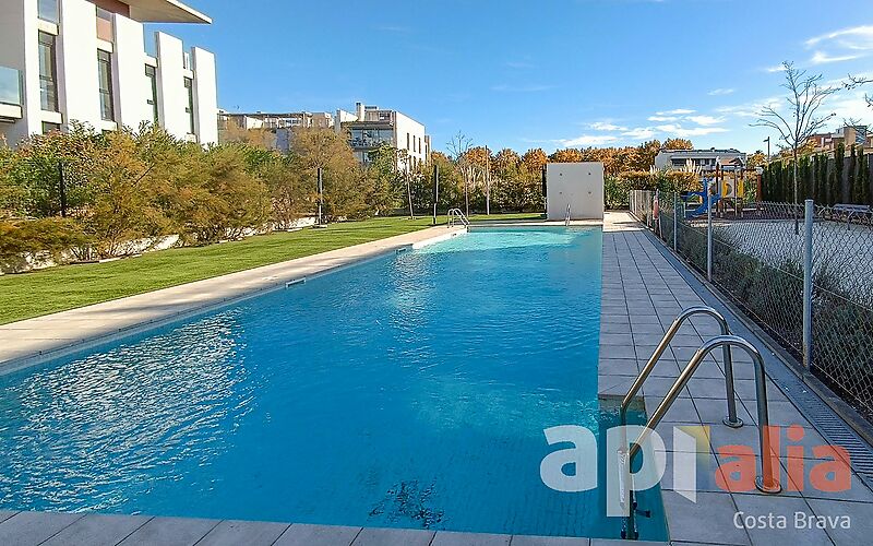 APARTAMENTO SEMI-NUEVO CON PISCINA COMUNITARIA