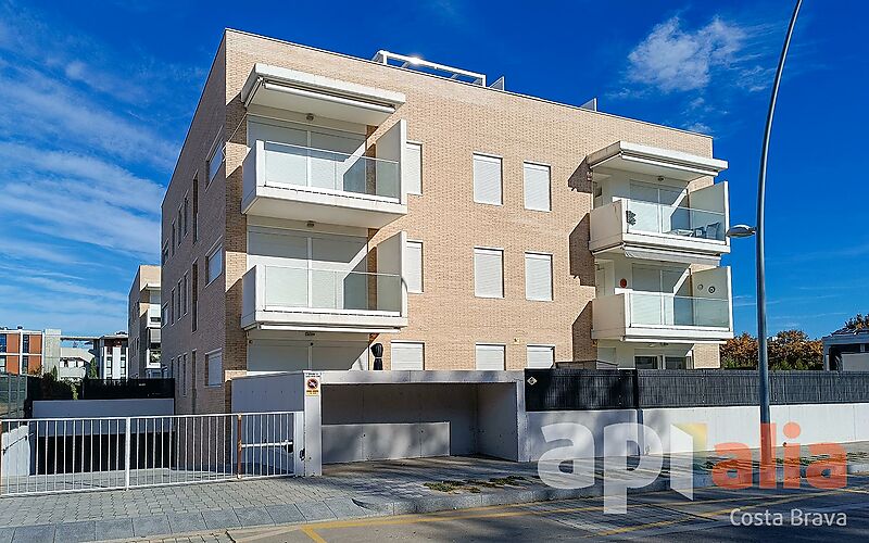 APARTAMENTO SEMI-NUEVO CON PISCINA COMUNITARIA