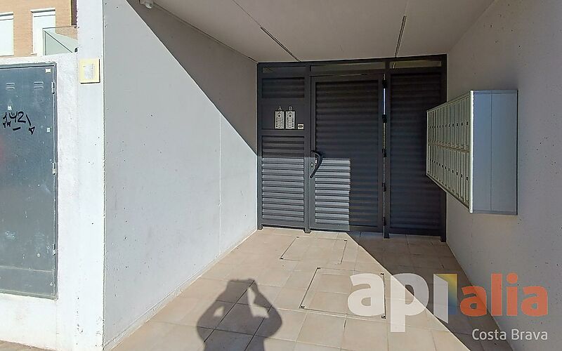 APARTAMENTO SEMI-NUEVO CON PISCINA COMUNITARIA