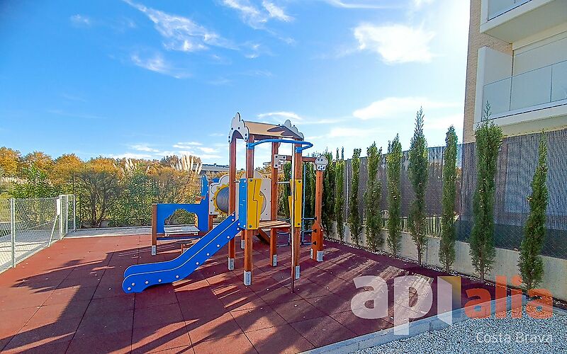 APARTAMENTO SEMI-NUEVO CON PISCINA COMUNITARIA