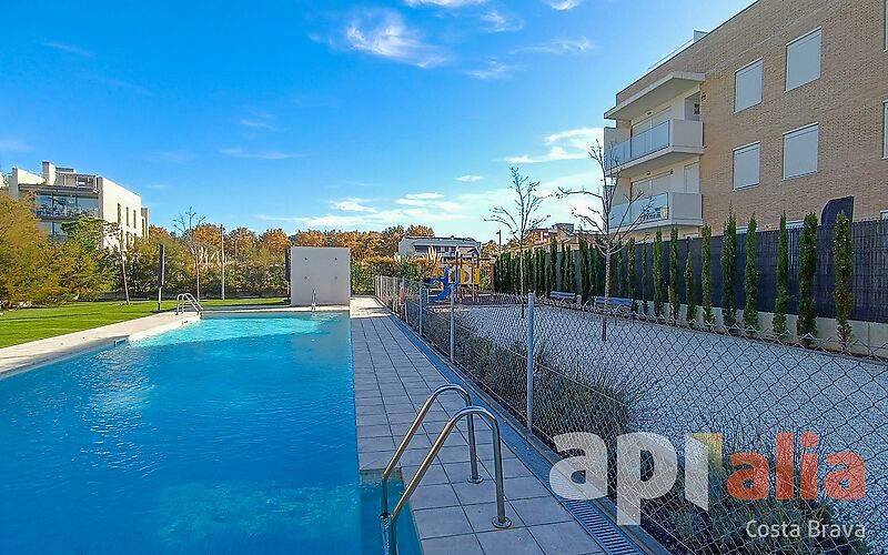 APARTAMENTO SEMI-NUEVO CON PISCINA COMUNITARIA