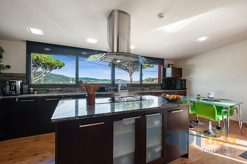 Moderna i lluminosa casa amb piscina a S'Agaró