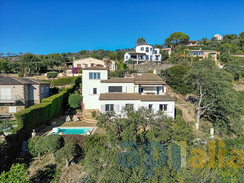 A pretty house with ocean view, very close to the town of Castell d'Aro