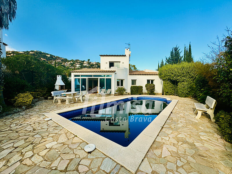 Bonica casa amb piscina a privelgiada zona de Costa Brava