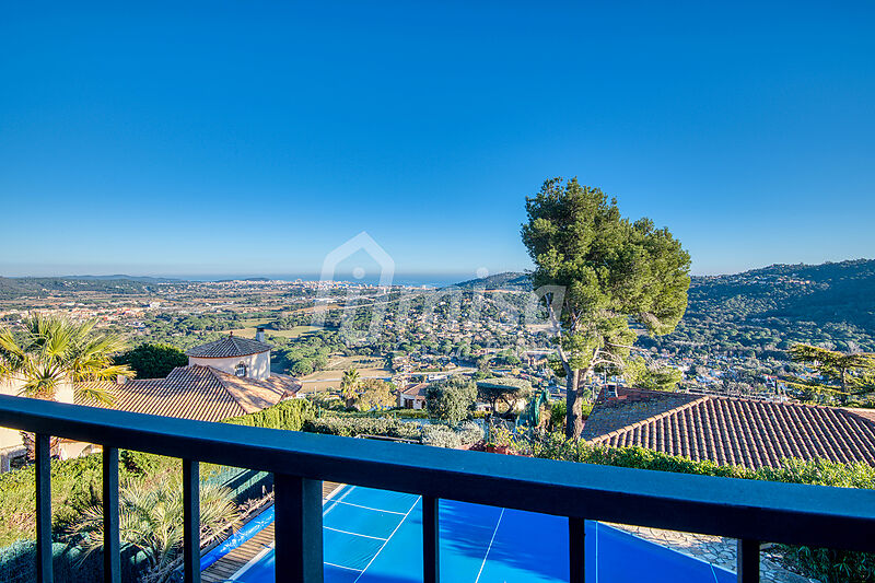 Gutes Haus mit Panoramablick und Pool