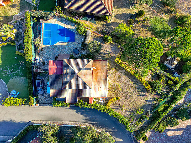 Encatnadora casa amb vistes panoràmiques i piscina