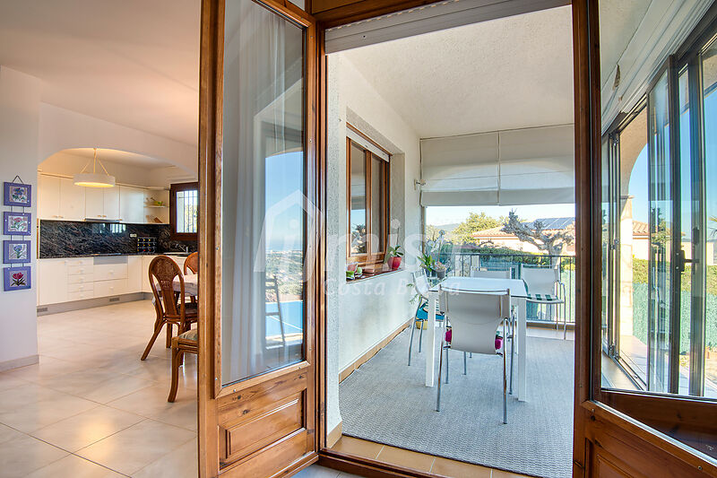 Belle maison avec vues panoramiques et piscine