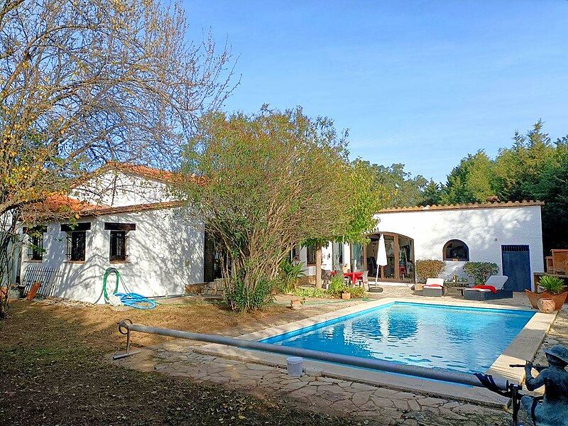 Vivienda ideal en Calonge con piscina: confort y naturaleza en la Costa Brava