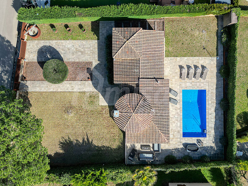 Completament reformada casa d´una sola planta amb piscina, molt assolellada, a Costa Brava