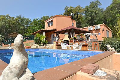 Natural Haven in Calonge: Charming Country House with Pool