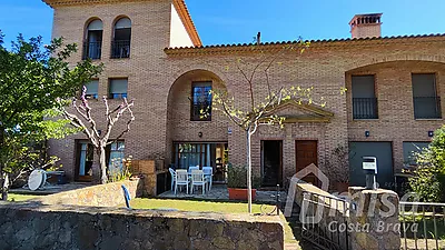 Stadthaus mit Gemeinschaftspool in Calonge, Costa Brava