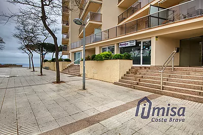 Apartment on the seafront Platja d'Aro  in perfect condition with lift