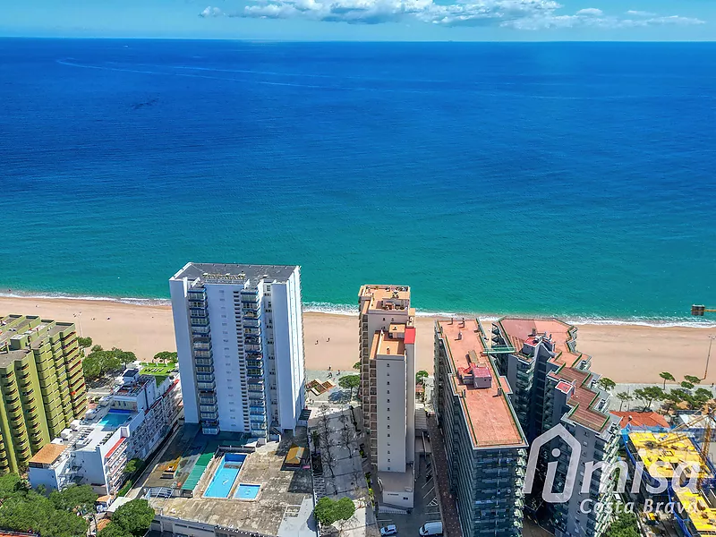 Apartment on the seafront Platja d'Aro  in perfect condition with lift