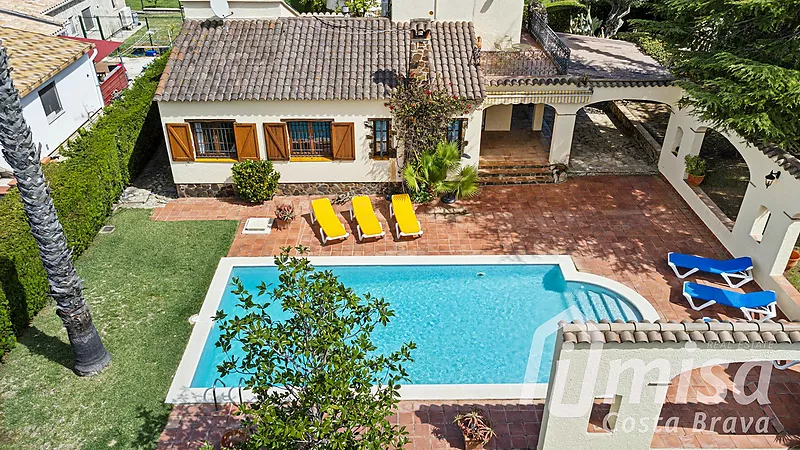 Casa de ensueño en Calonge, Costa Brava: 3 dormitorios con piscina y garaje