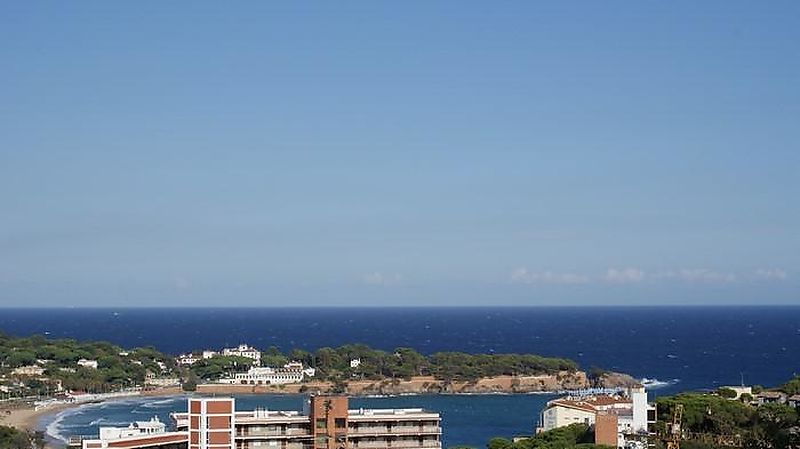 Exclusiva casa de obra nueva en S Agaró (Costa Brava), a menos de 1km de la playa de Sant Pol y con vistas al mar.