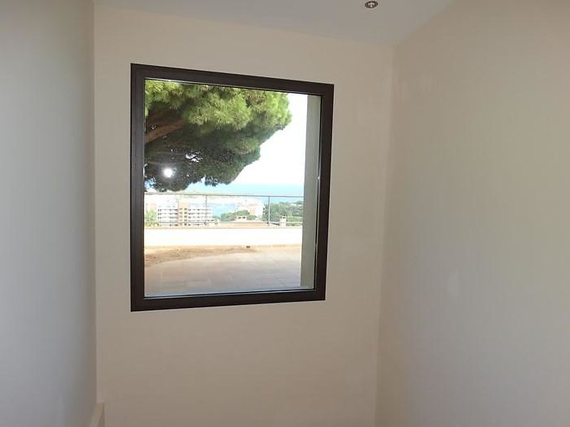 Exclusiva casa de obra nueva en S Agaró (Costa Brava), a menos de 1km de la playa de Sant Pol y con vistas al mar.