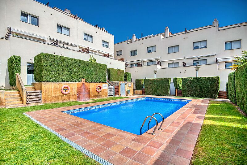 Semi-detached house with terraces and pool.- Sant Feliu de Guíxols