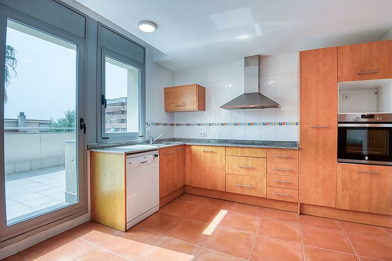 Semi-detached house with terraces and pool.- Sant Feliu de Guíxols