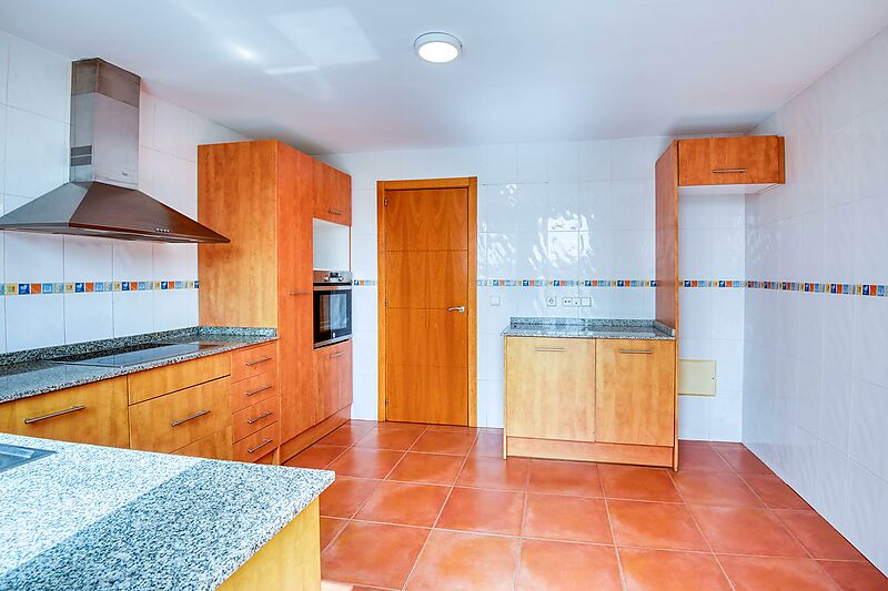 Semi-detached house with terraces and pool.- Sant Feliu de Guíxols