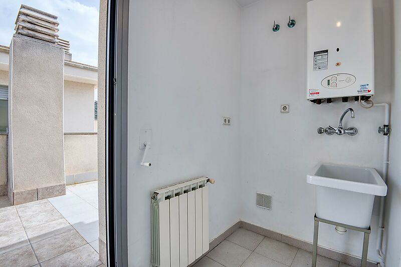 Semi-detached house with terraces and pool.- Sant Feliu de Guíxols