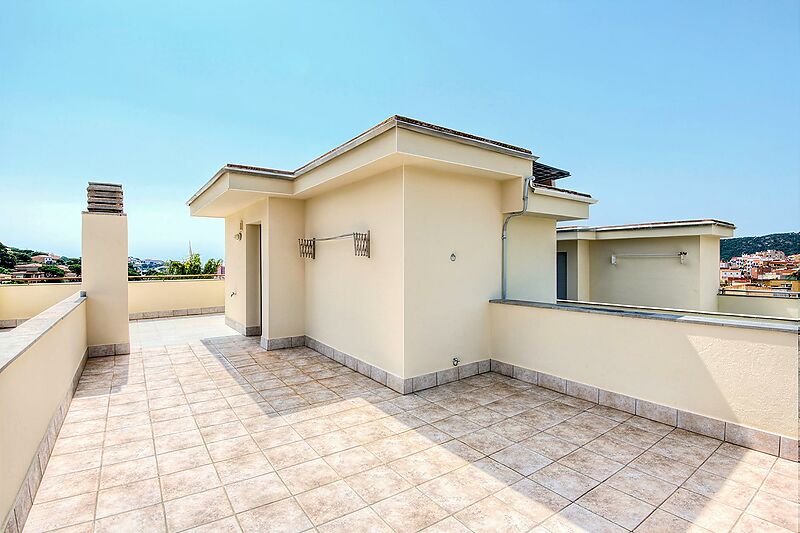 Semi-detached house with terraces and pool.- Sant Feliu de Guíxols