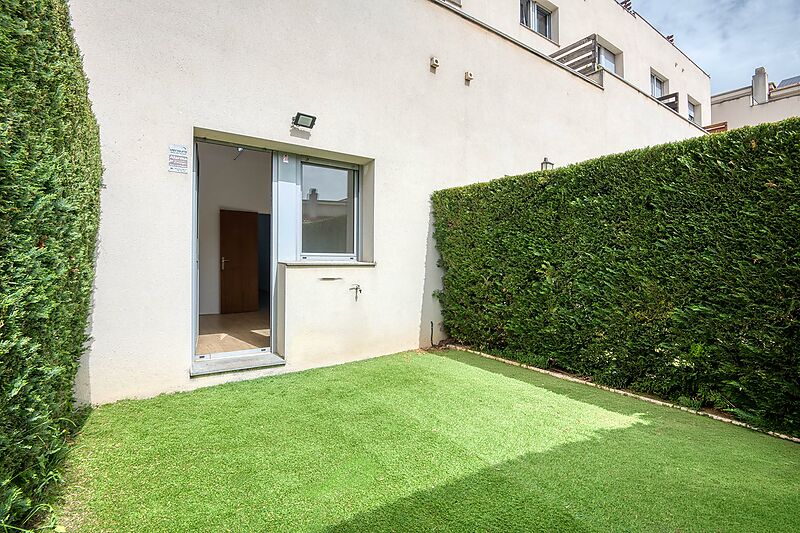 Semi-detached house with terraces and pool.- Sant Feliu de Guíxols
