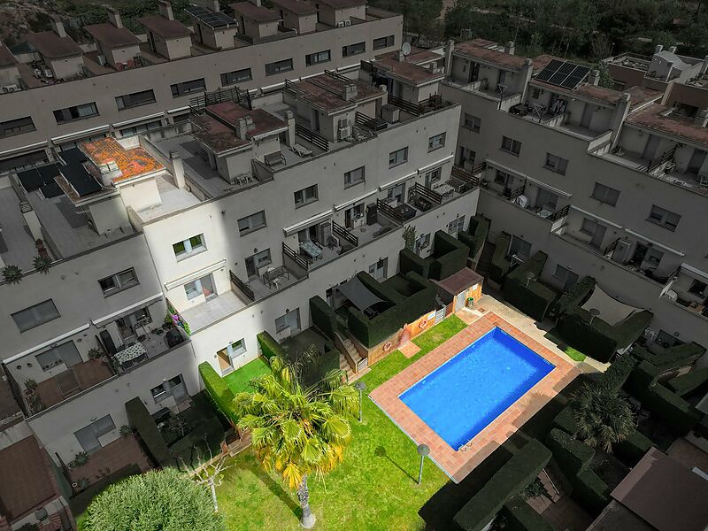 Semi-detached house with terraces and pool.- Sant Feliu de Guíxols
