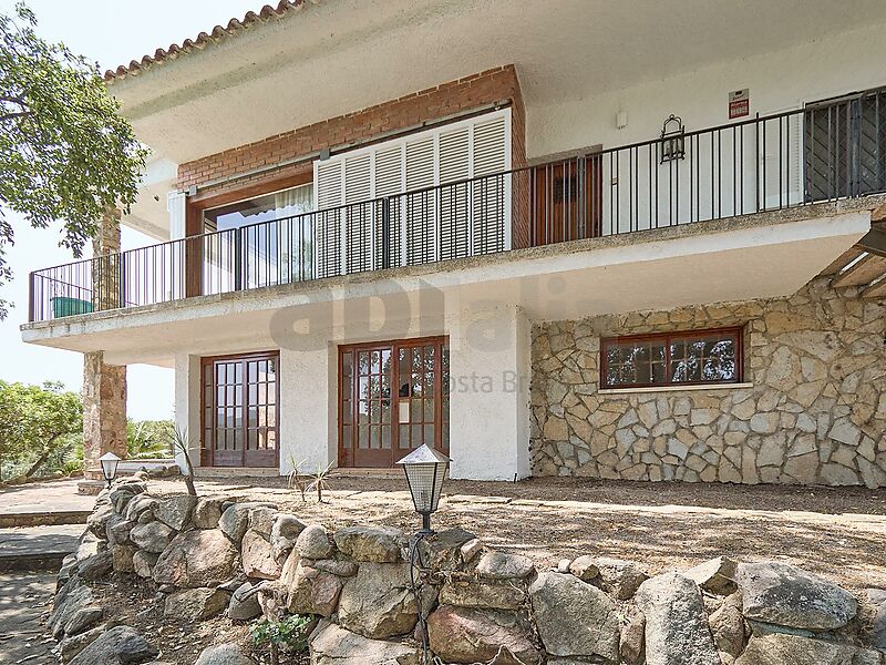Vila amb gran potencial, 2.000 m  de parcel·la i espais sense límits a Los Pinares