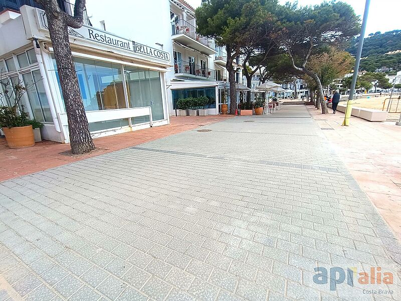 RESTAURANT BELLACOSTA A LLAFRANC