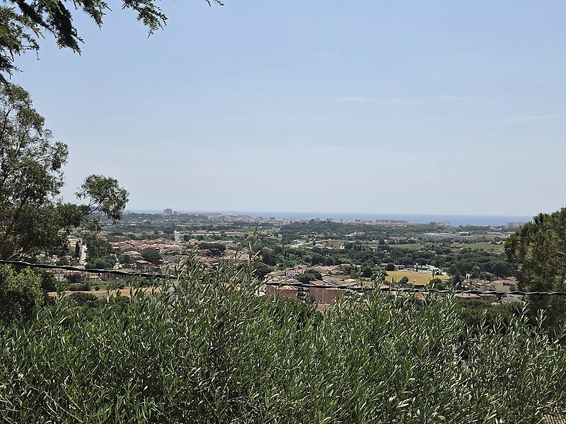 Parcel·la urbana de 852 m a Mas Ambrós (Calonge) amb vistes panoràmiques al mar.