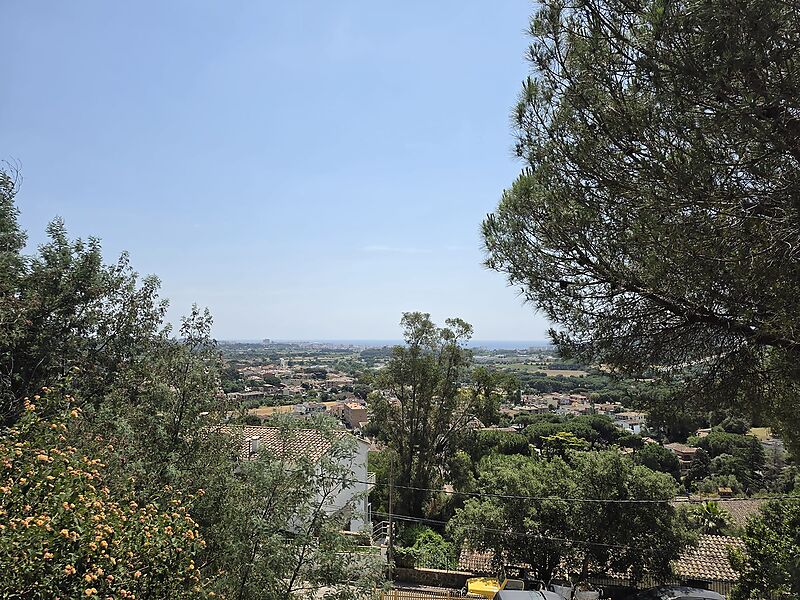 Parcel·la urbana de 852 m a Mas Ambrós (Calonge) amb vistes panoràmiques al mar.