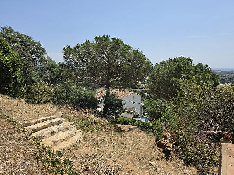 Parcel·la urbana de 852 m a Mas Ambrós (Calonge) amb vistes panoràmiques al mar.