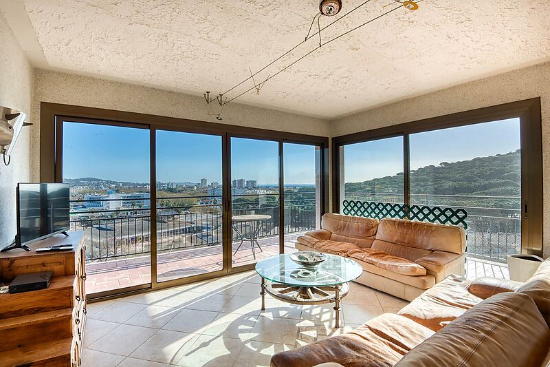Preciós habitatge amb terrassa i vistes . Platja d Aro
