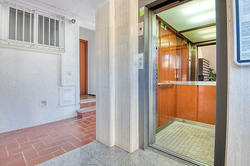 Preciós habitatge amb terrassa i vistes . Platja d Aro
