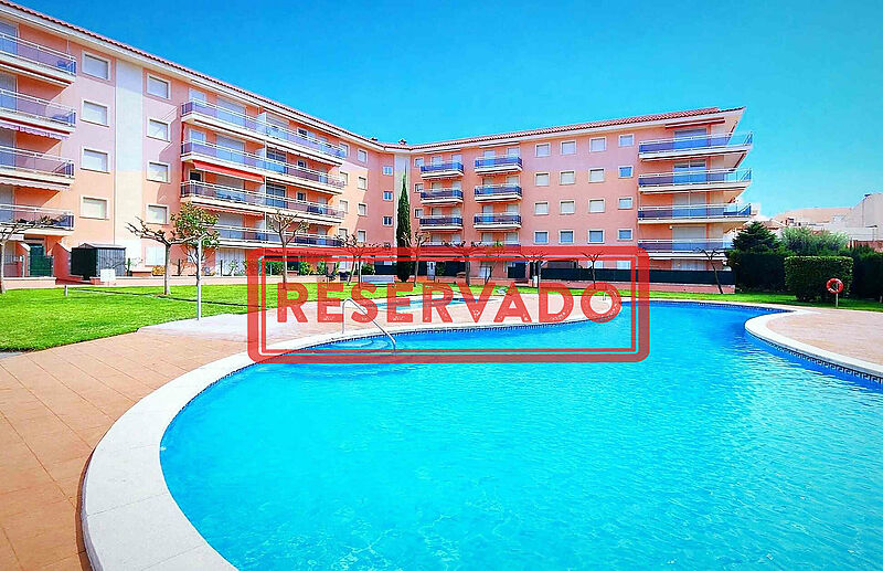 Ground floor with garden, swimming pool and tourist license just a few steps from the beach.