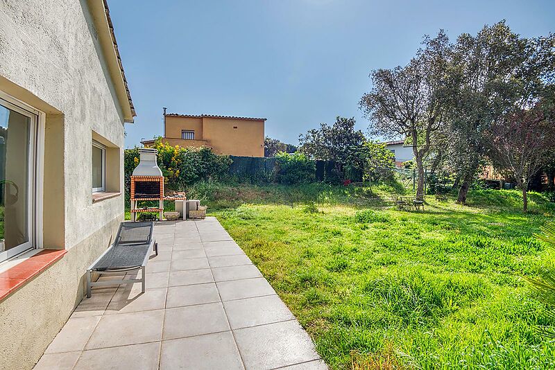 Maison individuelle avec terrasse et garage.- La Canyera, Llagostera