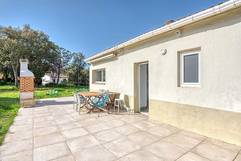 Maison individuelle avec terrasse et garage.- La Canyera, Llagostera