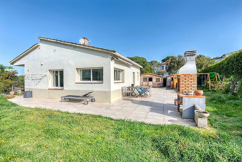 Maison individuelle avec terrasse et garage.- La Canyera, Llagostera