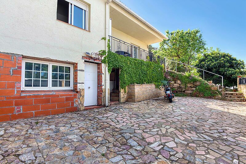Maison individuelle avec terrasse et garage.- La Canyera, Llagostera