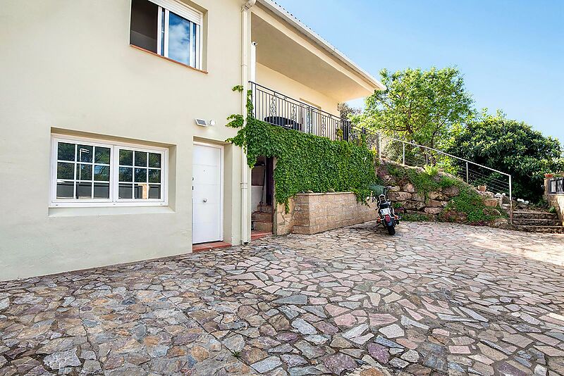 Maison individuelle avec terrasse et garage.- La Canyera, Llagostera