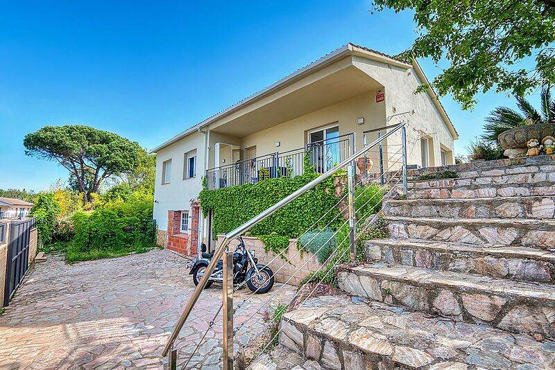 Maison individuelle avec terrasse et garage.- La Canyera, Llagostera