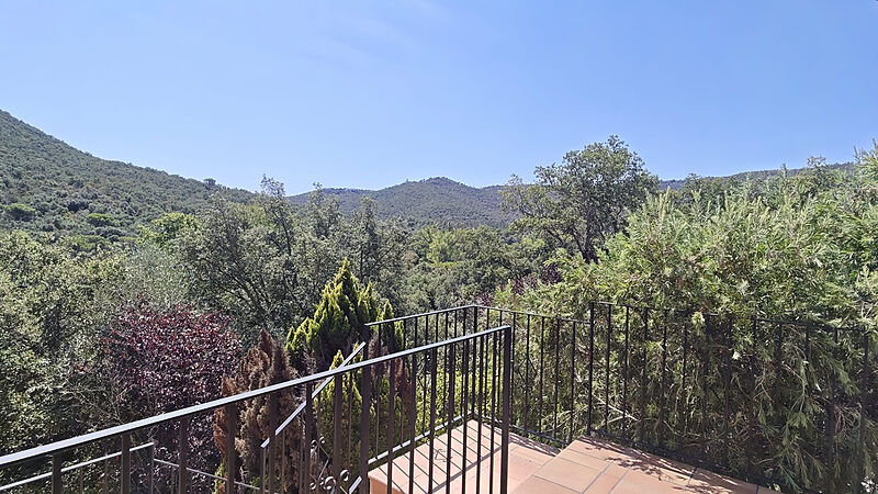 Villa avec vue sur Les Gavarres, piscine et licence touristique