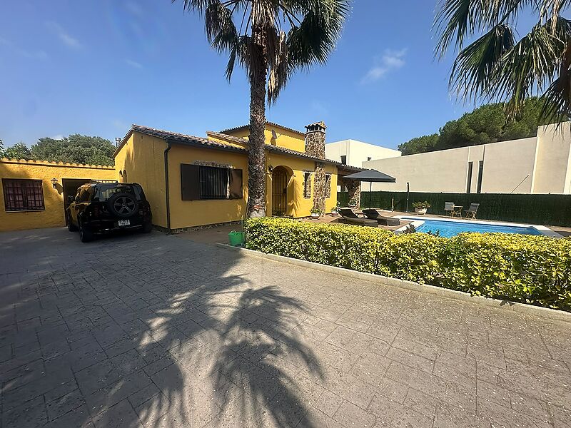 Encisadora casa independent completament reformada amb piscina i jardí a Vescomtat de Cabanyes, Calonge