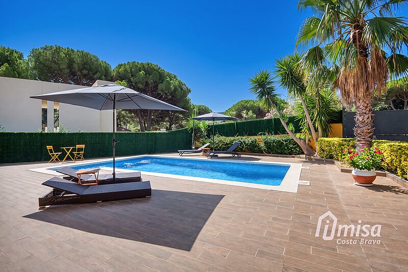 Encisadora casa independent completament reformada amb piscina i jardí a Vescomtat de Cabanyes, Calonge