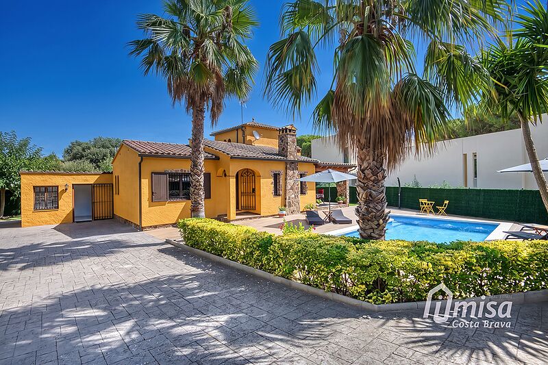 Encisadora casa independent completament reformada amb piscina i jardí a Vescomtat de Cabanyes, Calonge