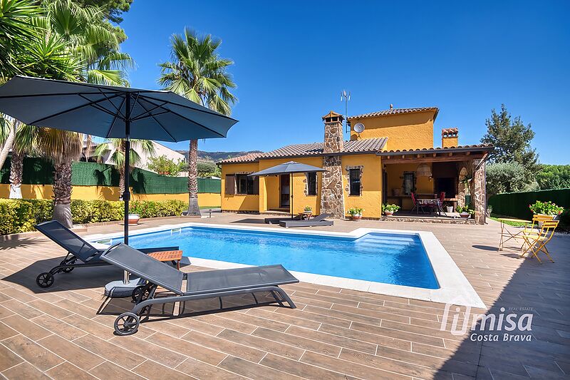 Encisadora casa independent completament reformada amb piscina i jardí a Vescomtat de Cabanyes, Calonge